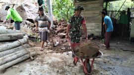 RESPON CEPAT LINTAS SEKTORAL DALAM PENANGANAN LONGSOR YANG MENIMPA RUMAH LURAH HARGOMULYO